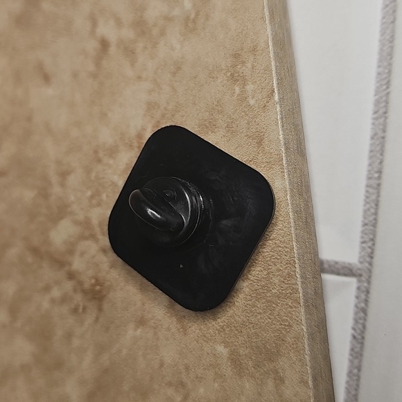 Alien Xing Yellow Rubber Pin - Picture 2 of 2